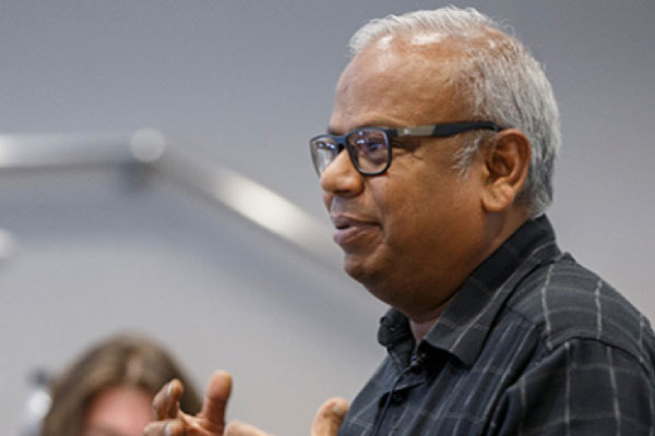 Suresh Radhakrishnan teaching a course for the Graduate Certificate in Research Foundations in Accounting